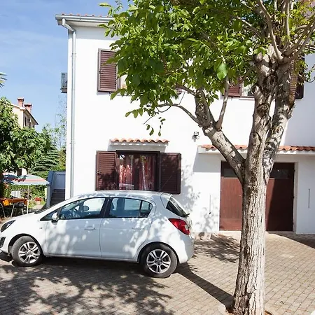 Apartments Bruni Rovigno Esterno foto